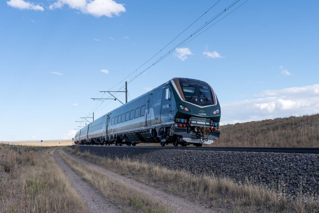 Nová souprava Amtrak Airo Cascades během zkušební jízdy
