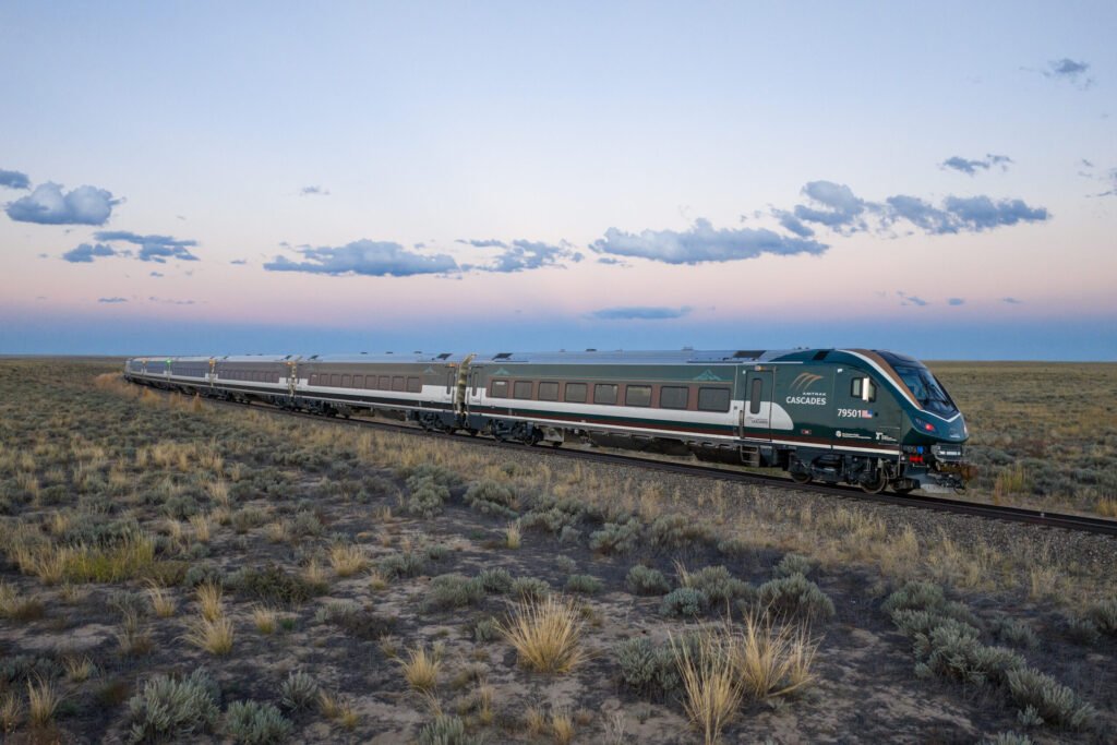 Amtrak Airo Cascades při jízdě americkou krajinou