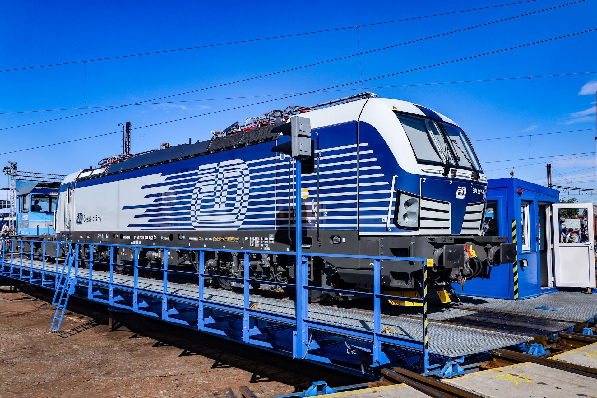 Lokomotiva Siemens Vectron Českých drah řady 384 na točně v depu