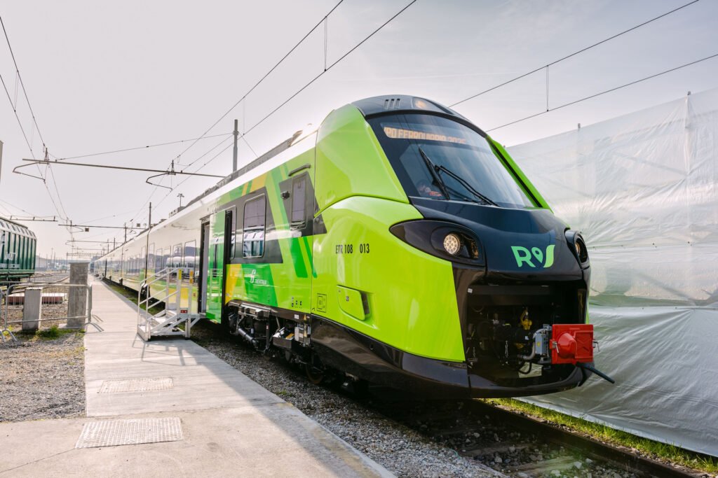 Elektrická jednotka Alstom Coradia Stream v zeleném nátěru Trenitalia Regionale