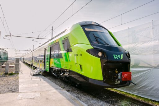 Elektrická jednotka Alstom Coradia Stream v zeleném nátěru Trenitalia Regionale