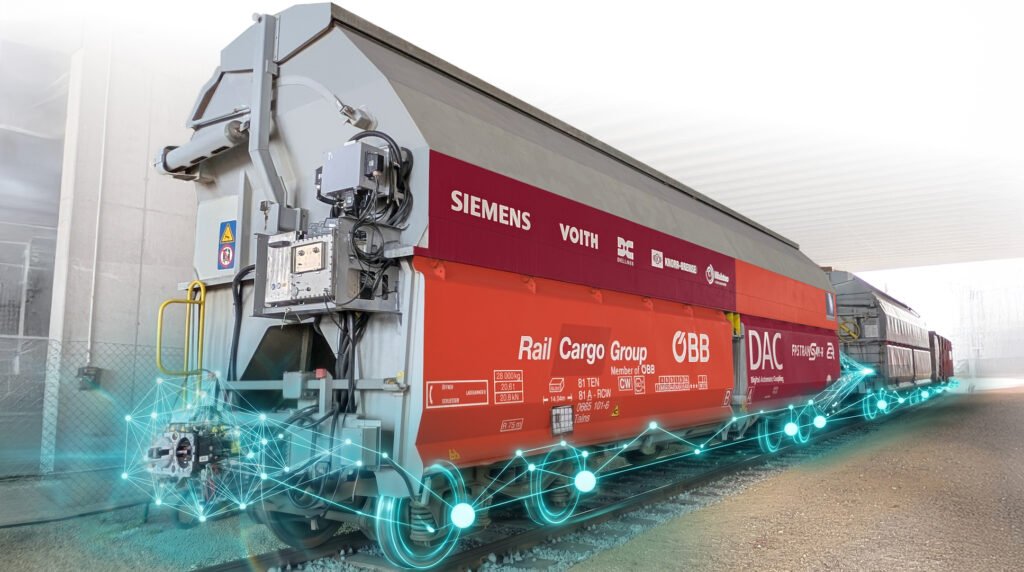 Nákladní vlak ÖBB Rail Cargo Group vybavený digitálními automatickými spřáhly Knorr-Bremse DAC během pilotního projektu