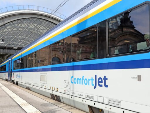 Souprava ComfortJet Českých drah na nádraží, ilustrační snímek k nabídce jízdenek Interrail