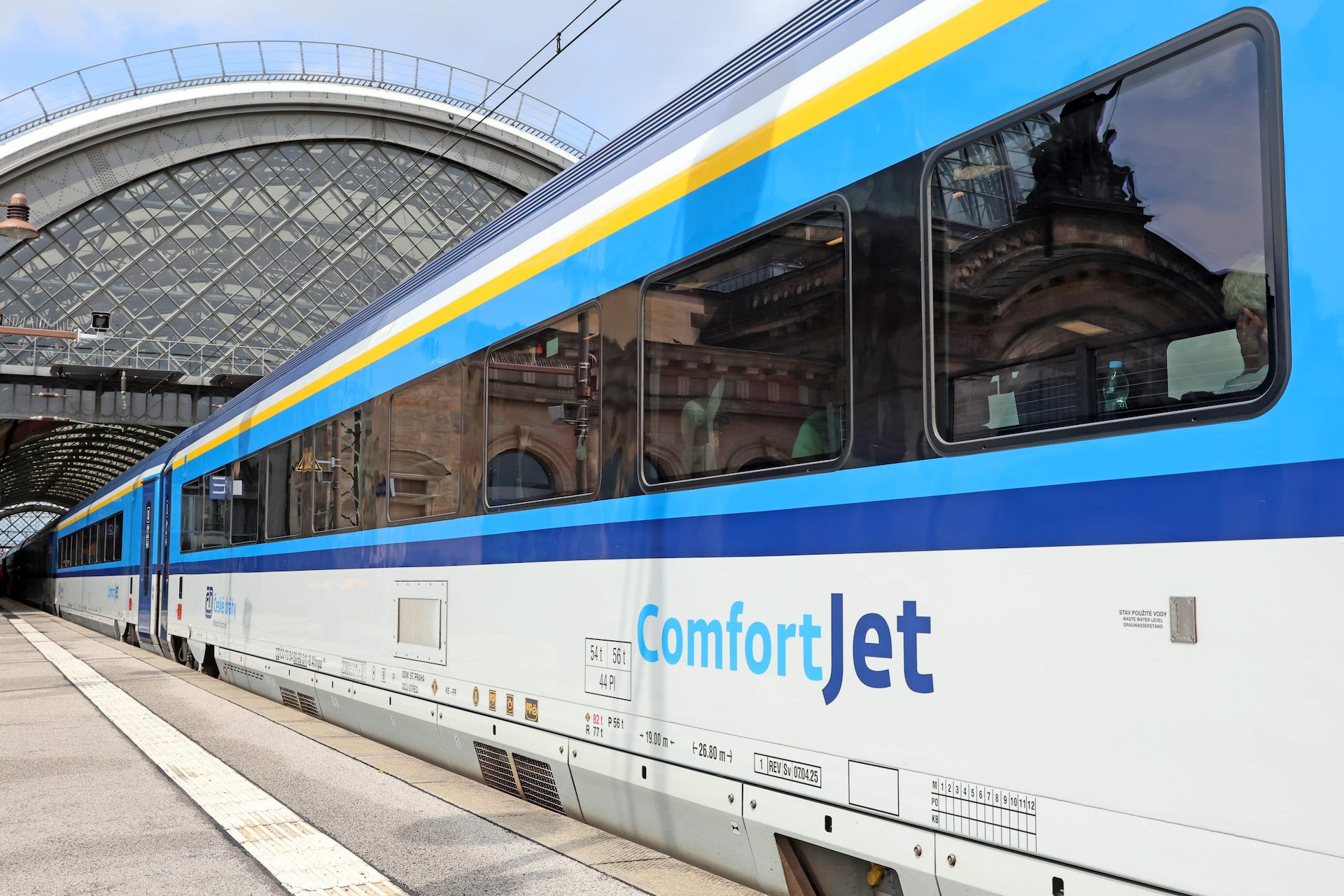 Souprava ComfortJet Českých drah na nádraží, ilustrační snímek k nabídce jízdenek Interrail