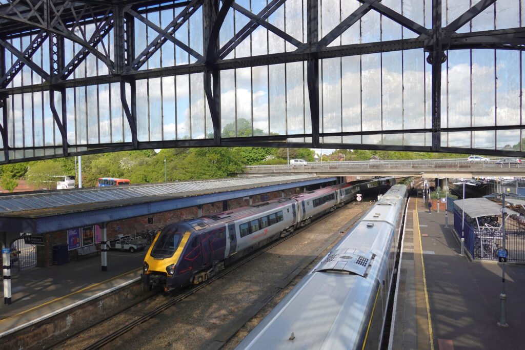Dieselová jednotka Class 221 Voyager dopravce CrossCountry stojí u nástupiště železniční stanice Bournemouth ve Velké Británii
